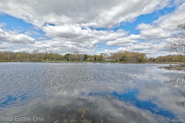 327 Coats Road, Orion Charter Township, MI 48362