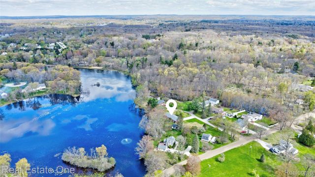 327 Coats Road, Orion Charter Township, MI 48362