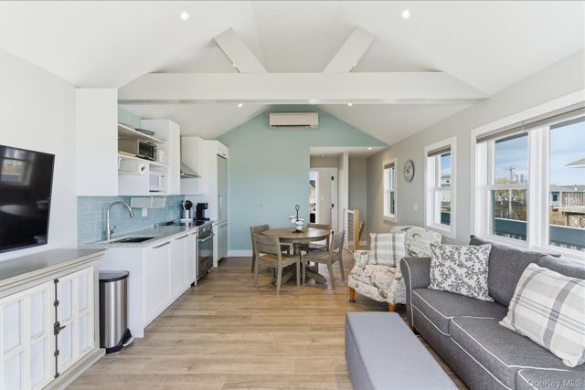 905 Dune Road, Westhampton Dunes, NY 11978