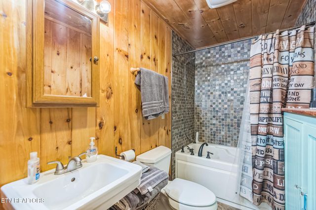 3045 Coon Hunter Lodge Rd, Jamestown, TN 38556