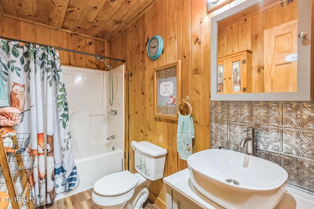 3045 Coon Hunter Lodge Rd, Jamestown, TN 38556