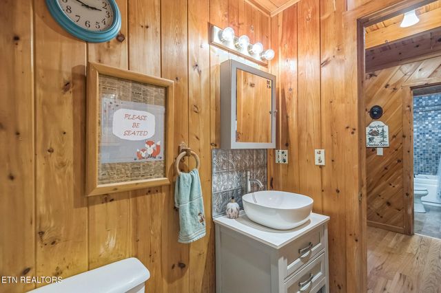 3045 Coon Hunter Lodge Rd, Jamestown, TN 38556