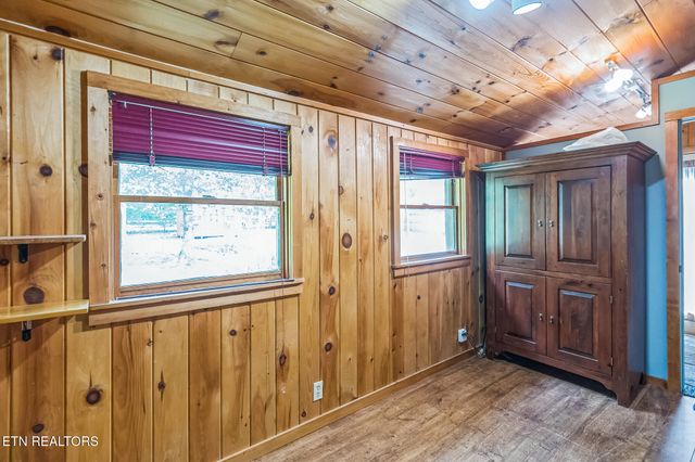 3045 Coon Hunter Lodge Rd, Jamestown, TN 38556