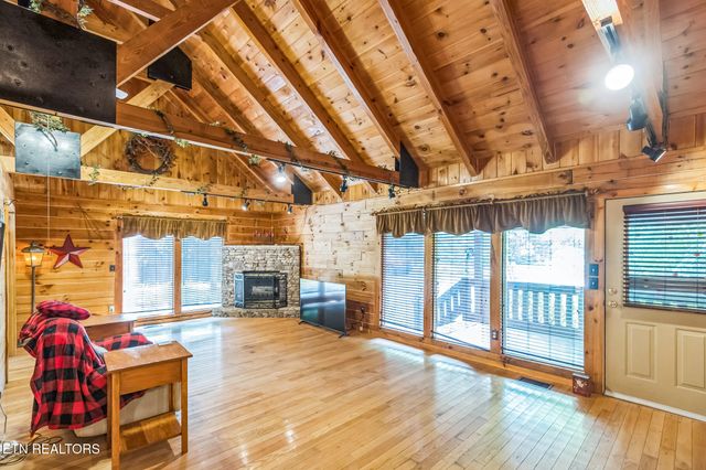 3045 Coon Hunter Lodge Rd, Jamestown, TN 38556