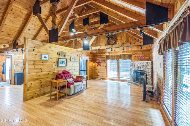 3045 Coon Hunter Lodge Rd, Jamestown, TN 38556