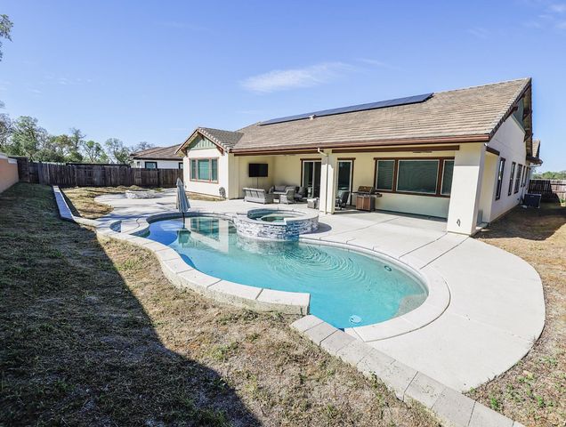 2135 Pinehurst Dr, Lincoln, CA 95648