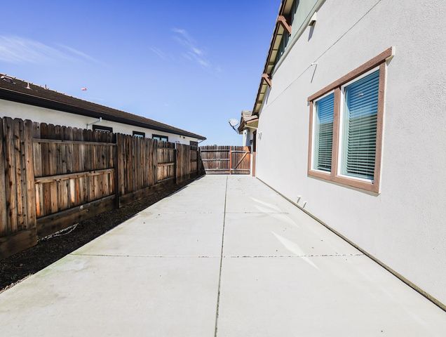 2135 Pinehurst Dr, Lincoln, CA 95648