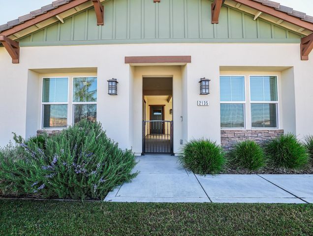 2135 Pinehurst Dr, Lincoln, CA 95648