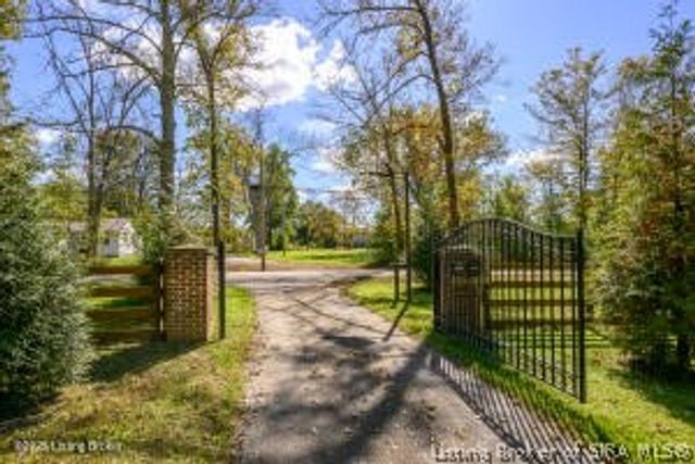 8126 John Pectol Road, Georgetown, IN 47122