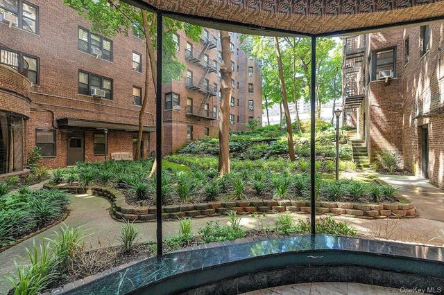 69-10 Yellowstone Boulevard 505, Forest Hills, NY 11375