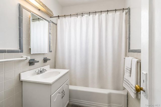 69-10 Yellowstone Boulevard 505, Forest Hills, NY 11375