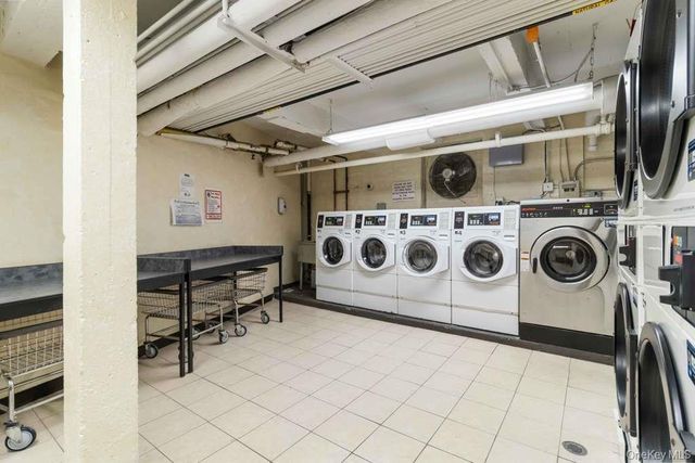 69-10 Yellowstone Boulevard 505, Forest Hills, NY 11375