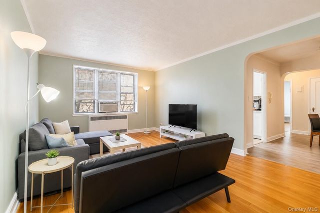 69-10 Yellowstone Boulevard 505, Forest Hills, NY 11375