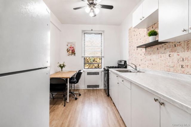 69-10 Yellowstone Boulevard 505, Forest Hills, NY 11375
