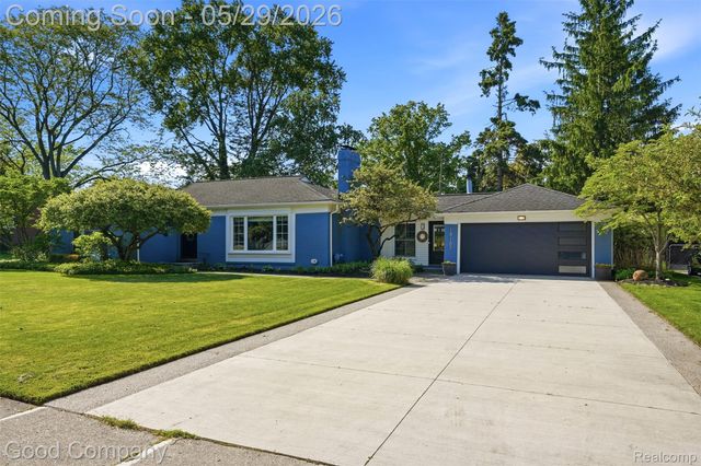 18187 Birwood Avenue, Beverly Hills Village, MI 48025