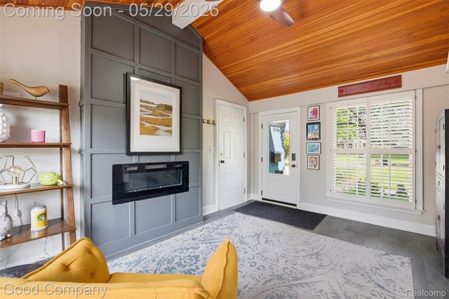 18187 Birwood Avenue, Beverly Hills Village, MI 48025