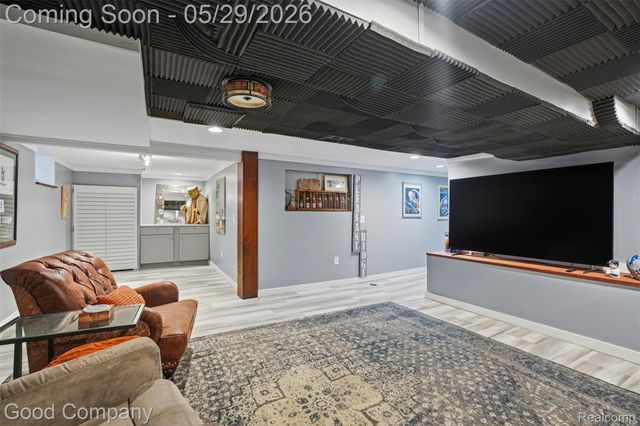 18187 Birwood Avenue, Beverly Hills Village, MI 48025