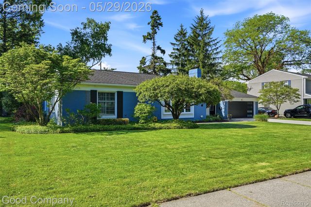 18187 Birwood Avenue, Beverly Hills Village, MI 48025