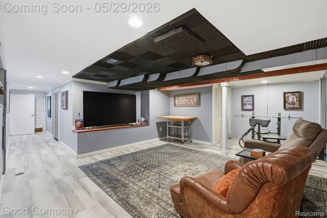 18187 Birwood Avenue, Beverly Hills Village, MI 48025