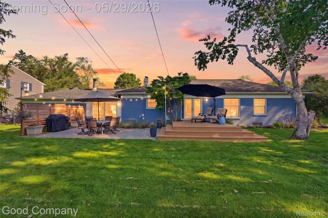 18187 Birwood Avenue, Beverly Hills Village, MI 48025