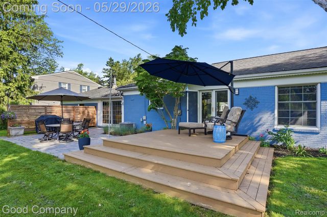 18187 Birwood Avenue, Beverly Hills Village, MI 48025