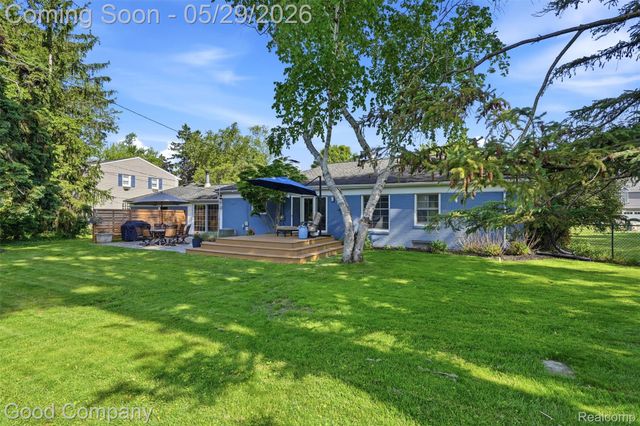 18187 Birwood Avenue, Beverly Hills Village, MI 48025