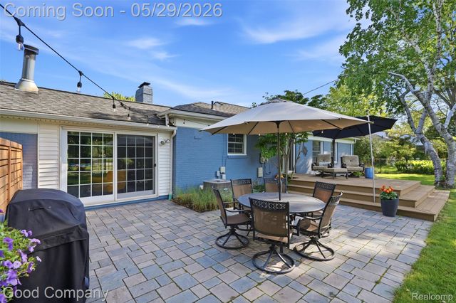 18187 Birwood Avenue, Beverly Hills Village, MI 48025