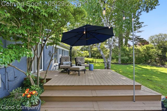 18187 Birwood Avenue, Beverly Hills Village, MI 48025