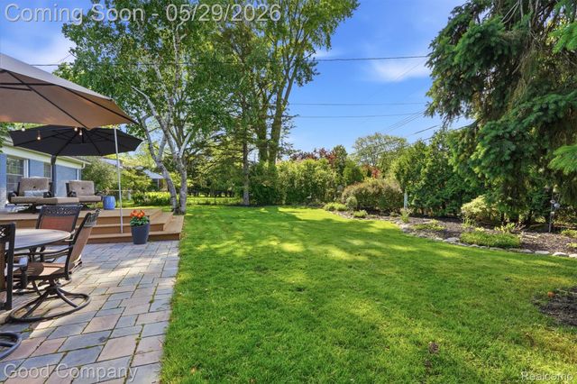 18187 Birwood Avenue, Beverly Hills Village, MI 48025