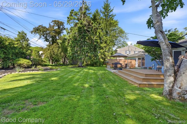 18187 Birwood Avenue, Beverly Hills Village, MI 48025