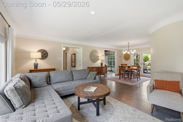 18187 Birwood Avenue, Beverly Hills Village, MI 48025