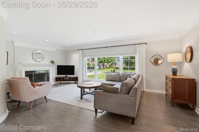 18187 Birwood Avenue, Beverly Hills Village, MI 48025