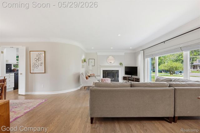 18187 Birwood Avenue, Beverly Hills Village, MI 48025