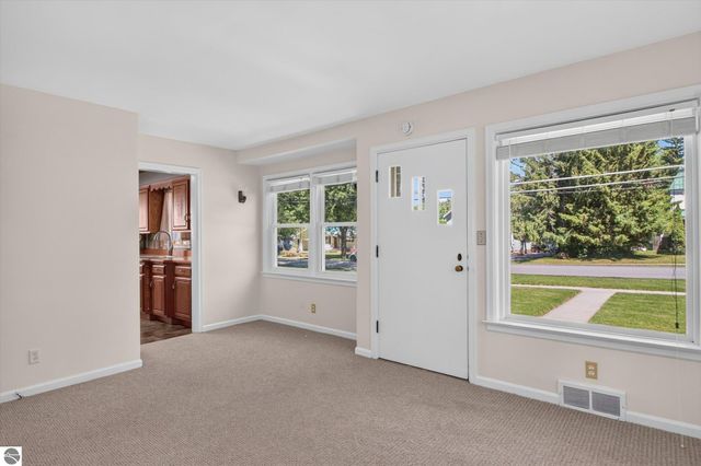 510 E Saginaw Street, St Louis, MI 48880