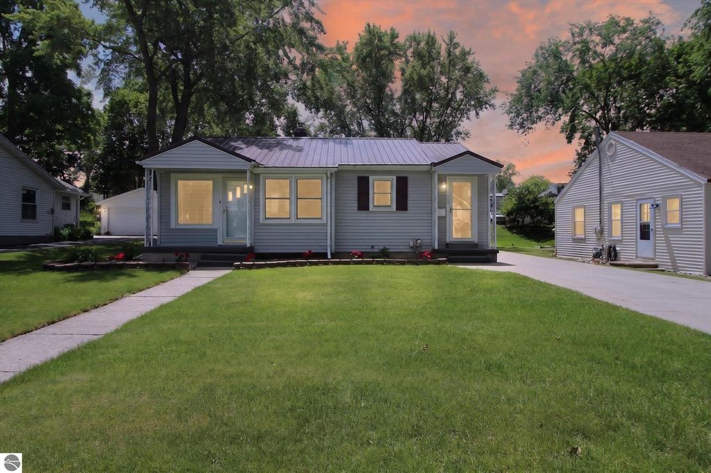 Image 1 of property listing at 510 E Saginaw Street, St Louis, MI 48880