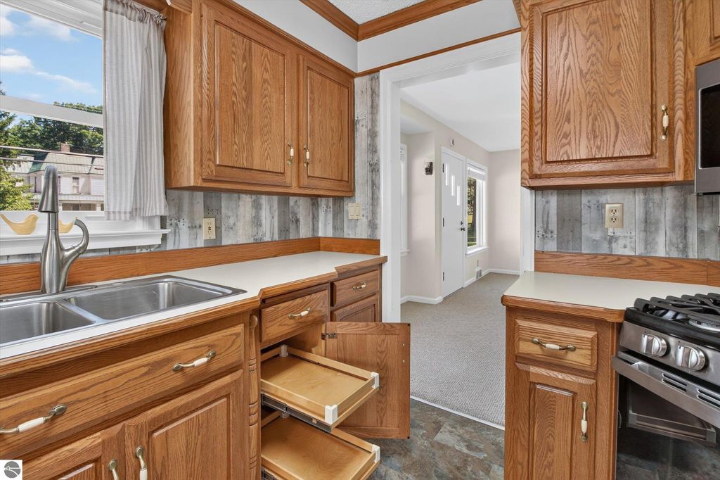 Image 10 of property listing at 510 E Saginaw Street, St Louis, MI 48880