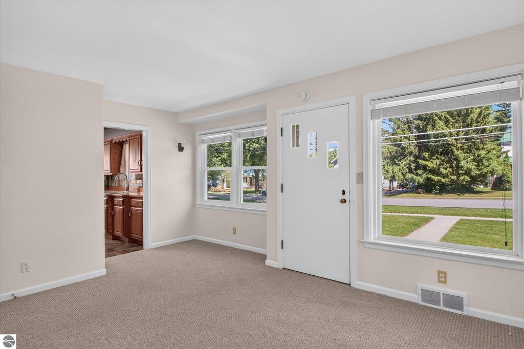 Image 12 of property listing at 510 E Saginaw Street, St Louis, MI 48880
