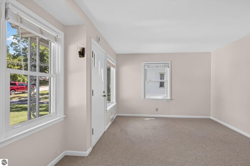 Image 13 of property listing at 510 E Saginaw Street, St Louis, MI 48880