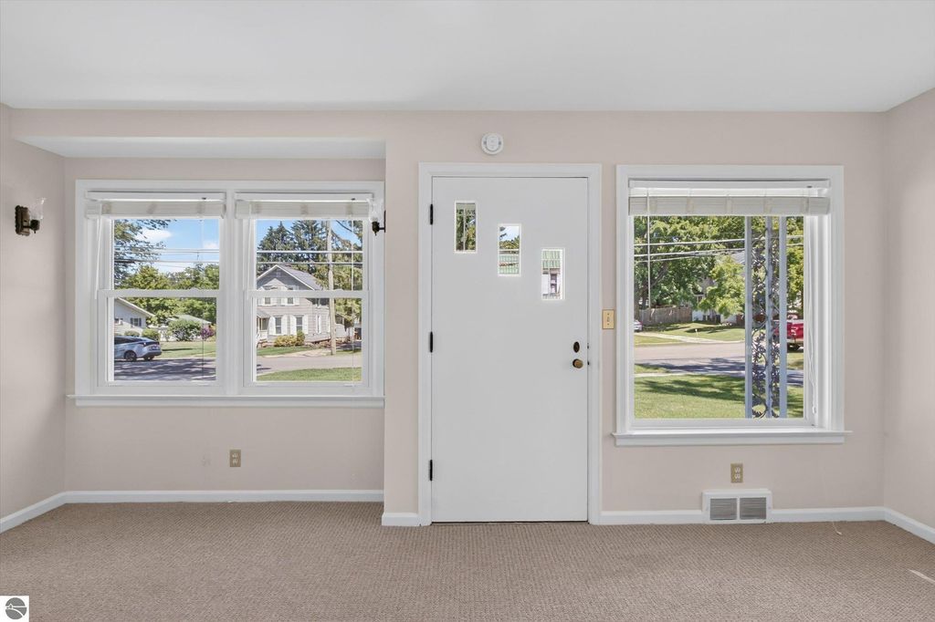 Image 14 of property listing at 510 E Saginaw Street, St Louis, MI 48880