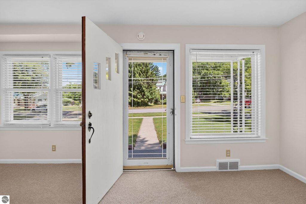 Image 15 of property listing at 510 E Saginaw Street, St Louis, MI 48880