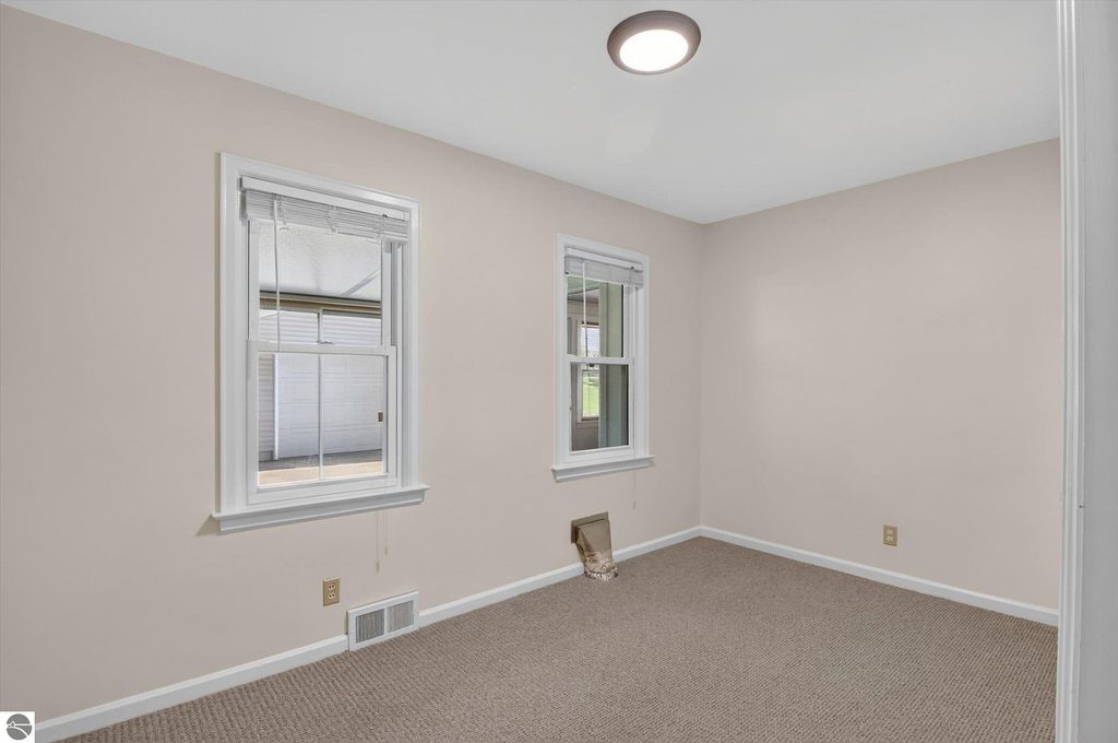 Image 19 of property listing at 510 E Saginaw Street, St Louis, MI 48880