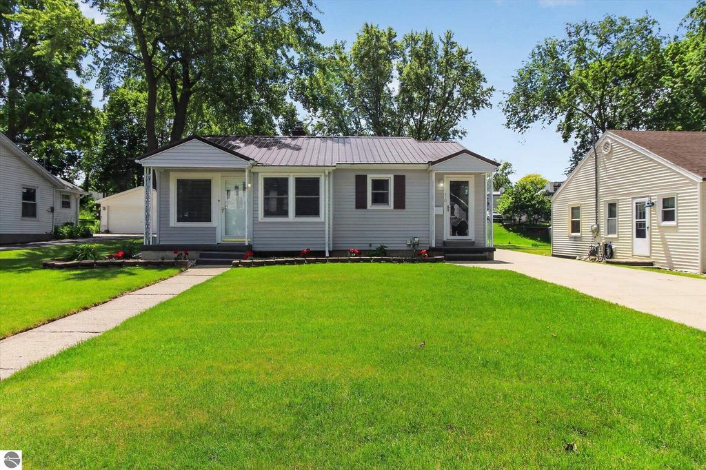 Image 3 of property listing at 510 E Saginaw Street, St Louis, MI 48880