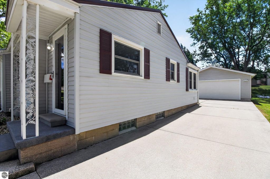 Image 42 of property listing at 510 E Saginaw Street, St Louis, MI 48880