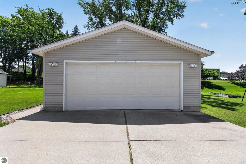 Image 44 of property listing at 510 E Saginaw Street, St Louis, MI 48880