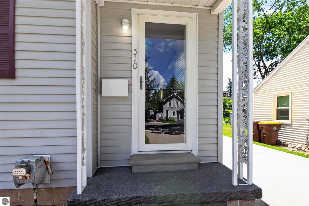 Image 5 of property listing at 510 E Saginaw Street, St Louis, MI 48880