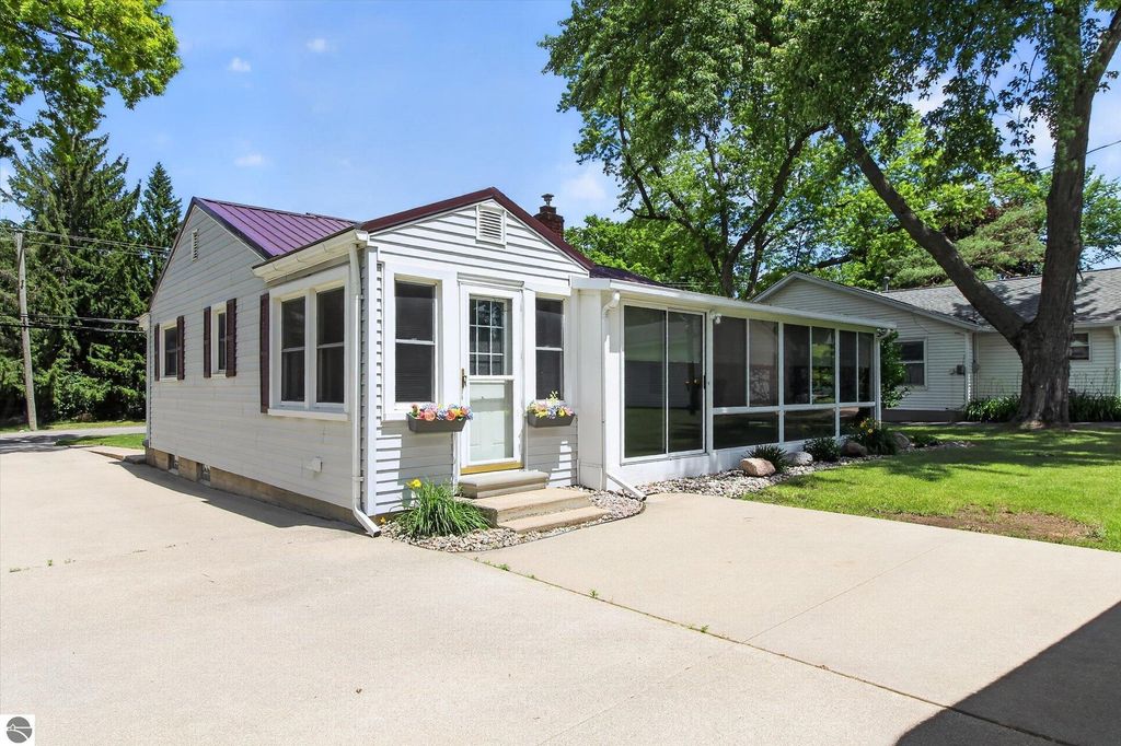 Image 50 of property listing at 510 E Saginaw Street, St Louis, MI 48880