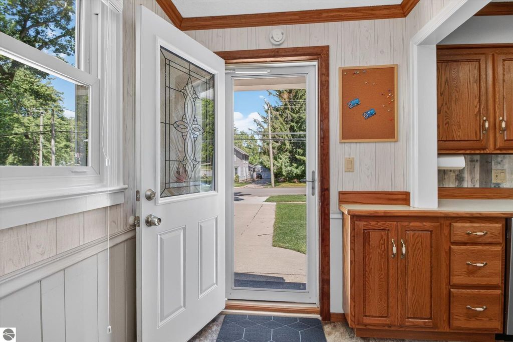 Image 6 of property listing at 510 E Saginaw Street, St Louis, MI 48880