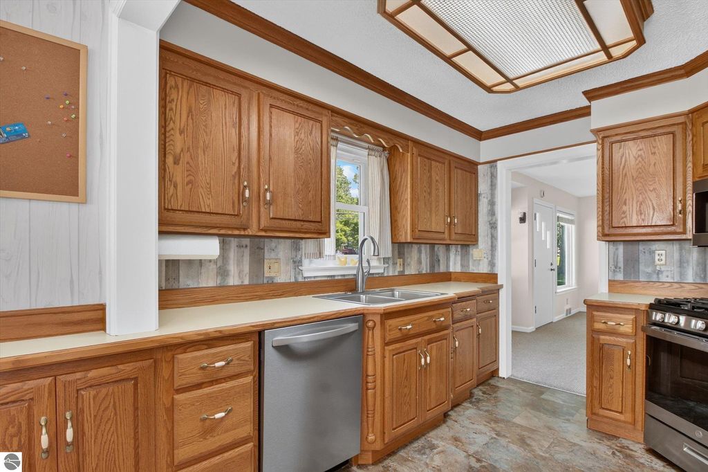 Image 7 of property listing at 510 E Saginaw Street, St Louis, MI 48880