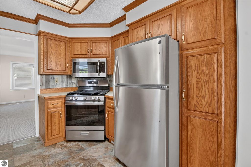 Image 8 of property listing at 510 E Saginaw Street, St Louis, MI 48880