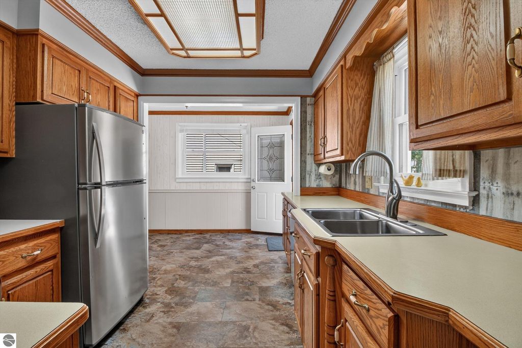 Image 9 of property listing at 510 E Saginaw Street, St Louis, MI 48880